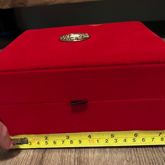 Tiziana Terenzi beautiful pillow box (pillow portion is removable) - Picture 11 of 15